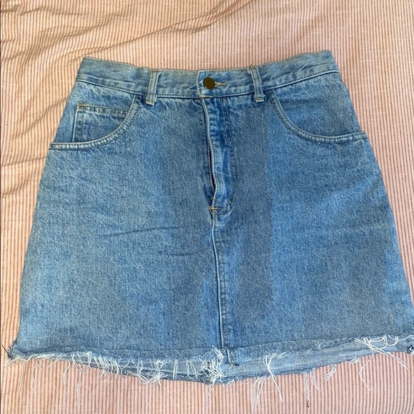 Vintage Guess denim mini skirt ⭐️ - Picture 5 of 8